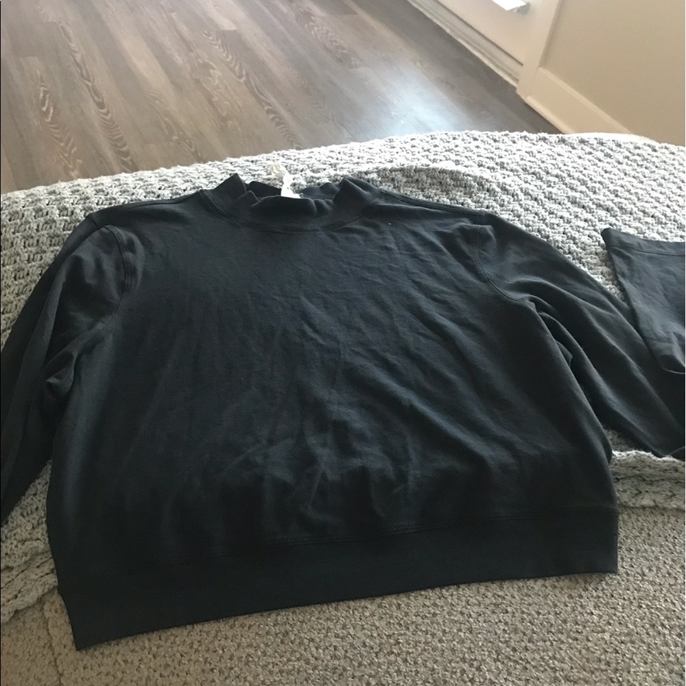 Lululemon crop top